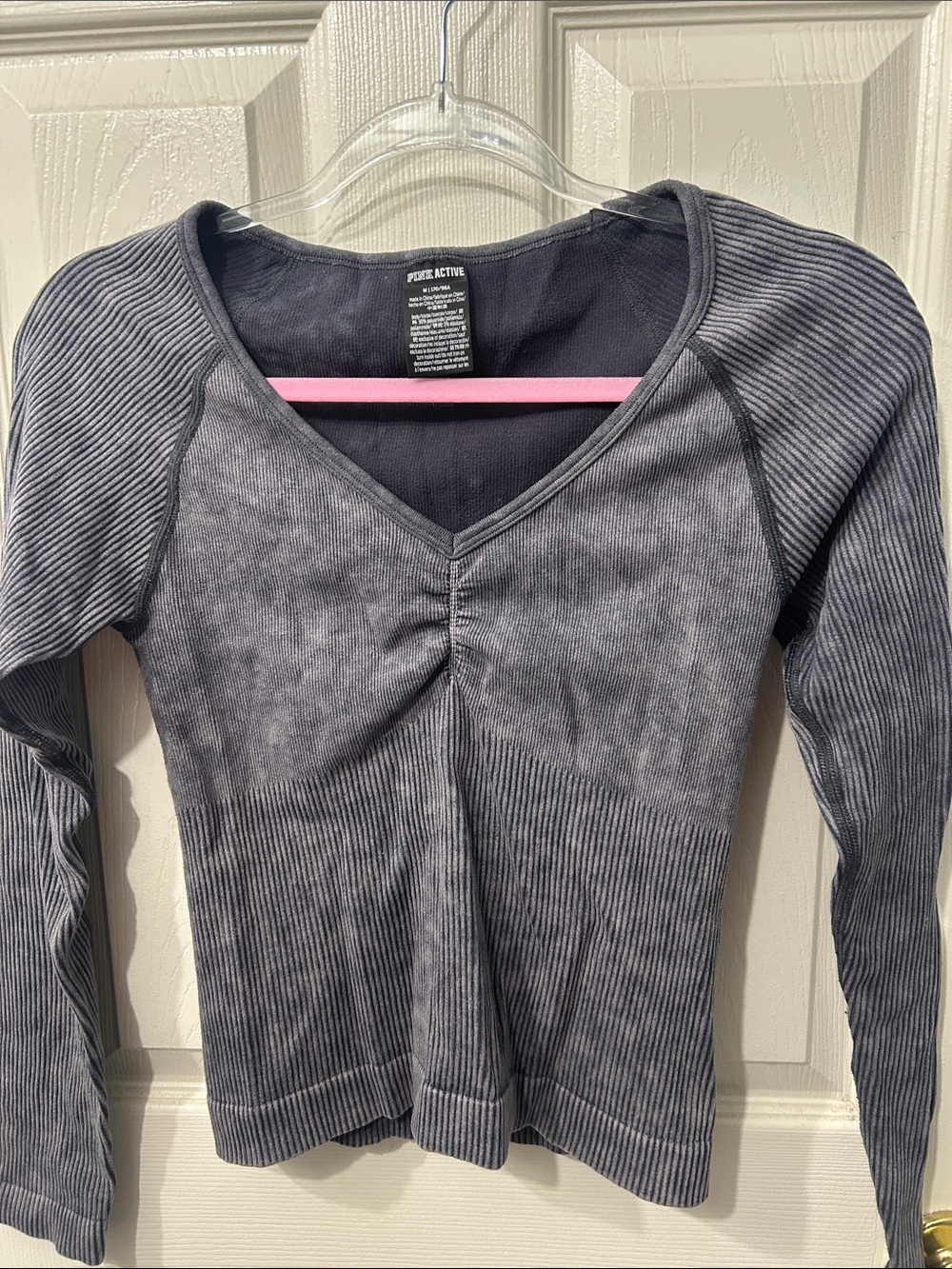 PINK Victoria Secret Long Sleeve V-Neck Ribbed Seam Top in Charcoal Gray